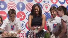 Michelle Obama da lezioni di cucina all'Expo 2015