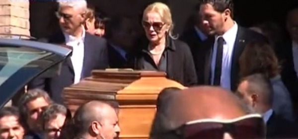 Virna Lisi al funerale del marito Franco Pesci