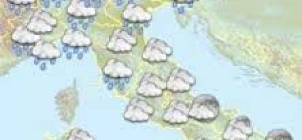 Cartina meteo-nuvoloso con pioggia