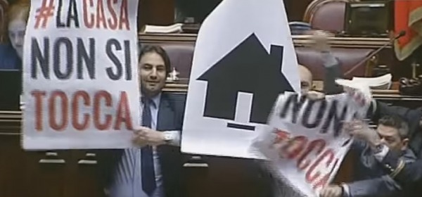 Camera, protesta in Aula M5S con striscioni