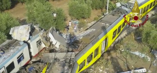 Scontro treni Puglia