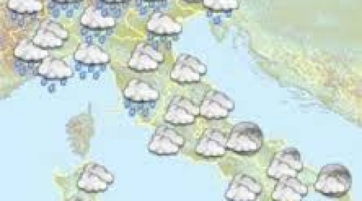 Cartina meteo-nuvoloso con pioggia