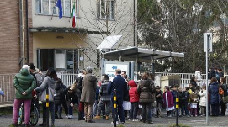 scuole evacuate-foto da ansa